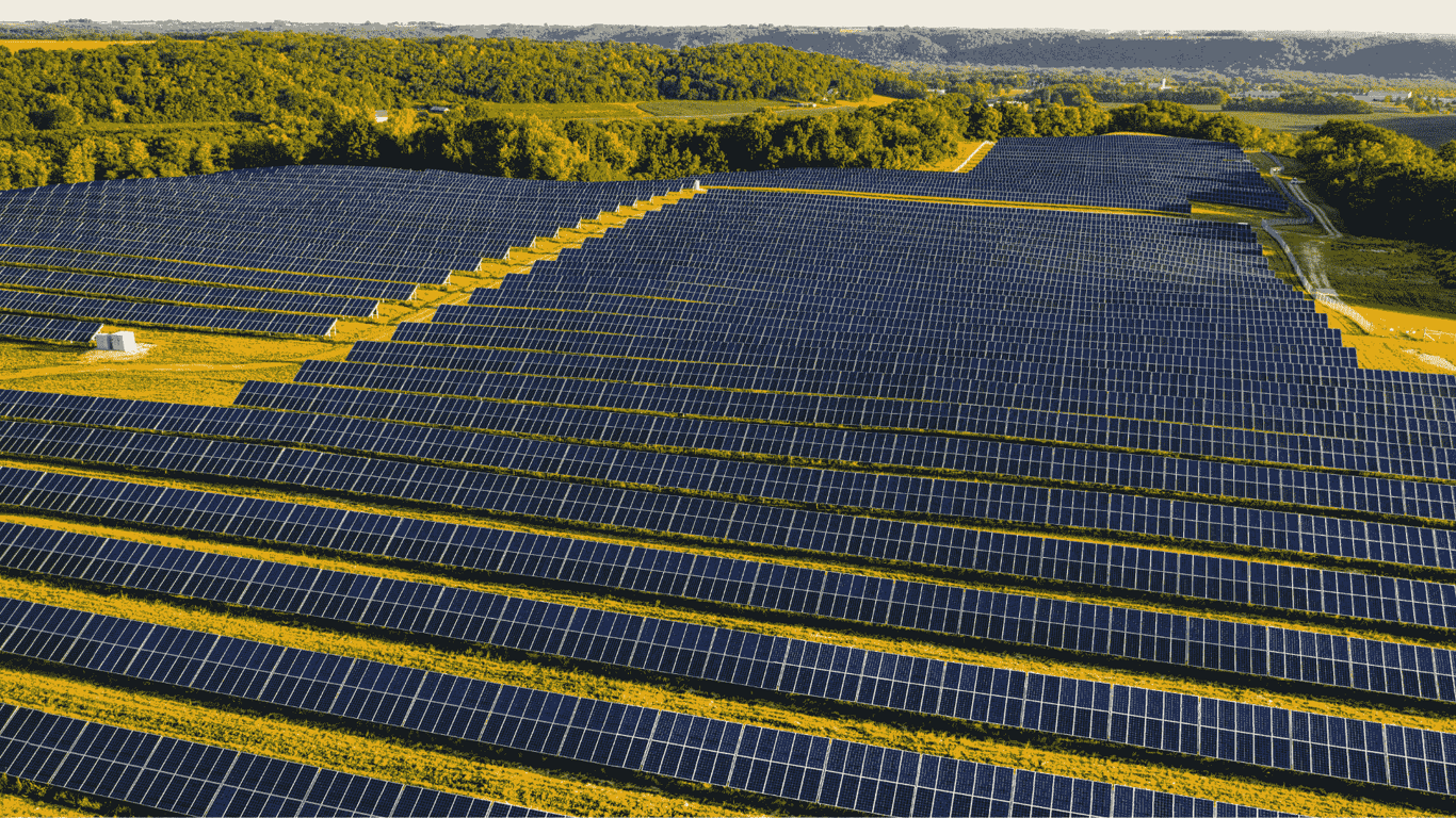  Sembcorp Announces Singapore's Largest Ground-Mounted Solar Project and Expands Battery Storage on Jurong Island 