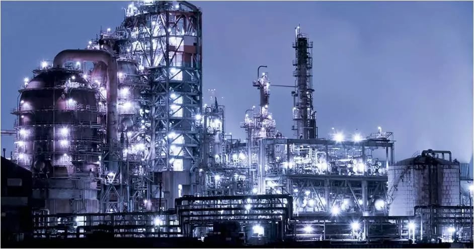 A Russian refinery has approved a contract for a community-based delayed coking facility